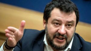 Mattero Salvini "Raggi incapace"