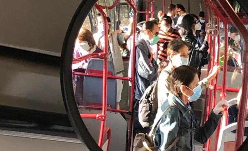 Atac, bus affollato con mascherine