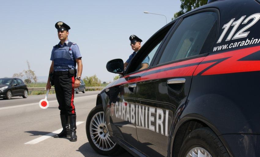 carabinieri in servizio su strada