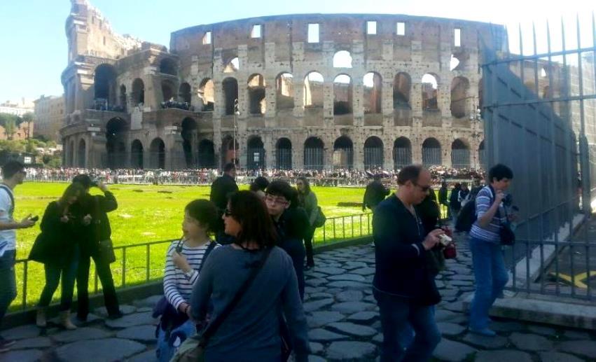 Colosseo e turisti