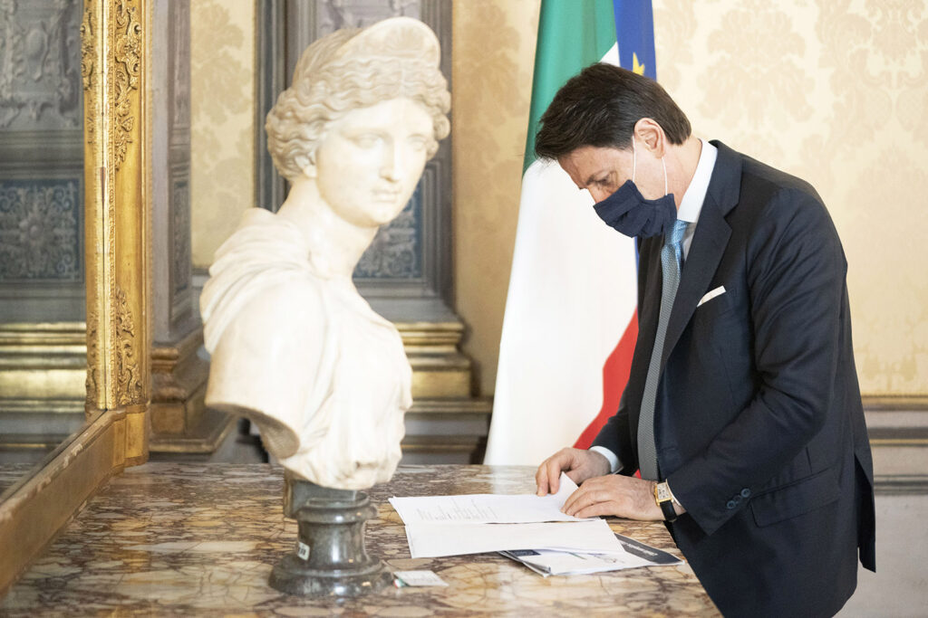 Giuseppe Conte, Stato di emergenza