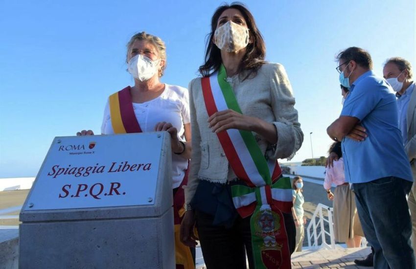 Raggi inaugura spiaggia libera spqr