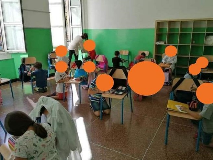 ripresa della scuola: bambini in ginocchio alla scuola caffaro di genova