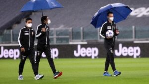 calcio e covid: gli arbitri in campo allo stadium per juventus-napoli