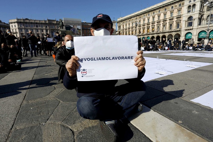 decreto ristori: protesta dei ristoratori a milano