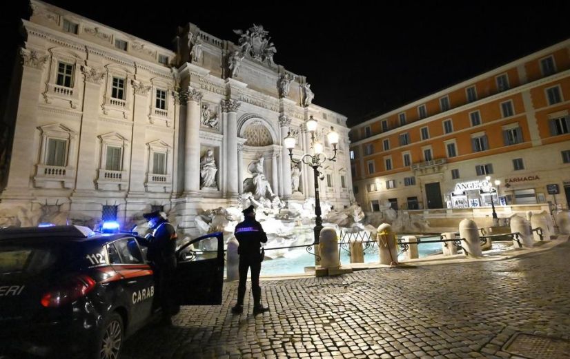 postazione dei carabinieri a Fontana di Trevi