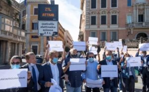 protesta per le riaperture