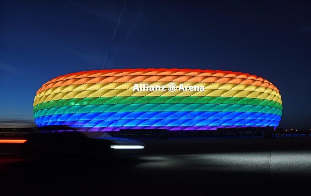 sport e politica, allianz arena arcobaleno