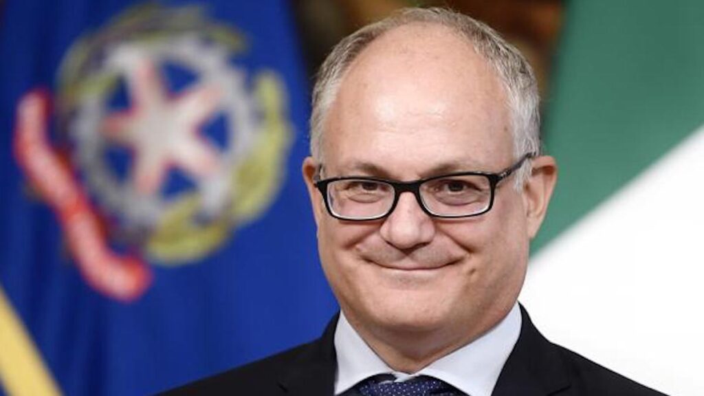 Roberto Gualtieri sorridente