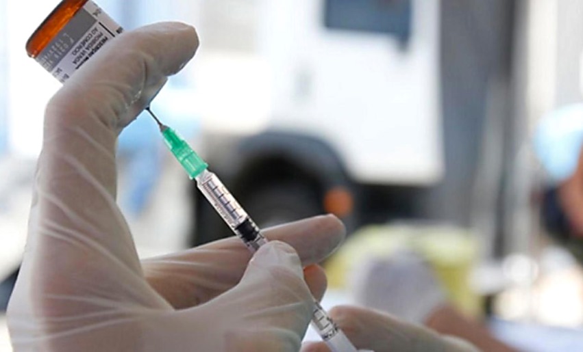 Inoculazione vaccinale, siringa
