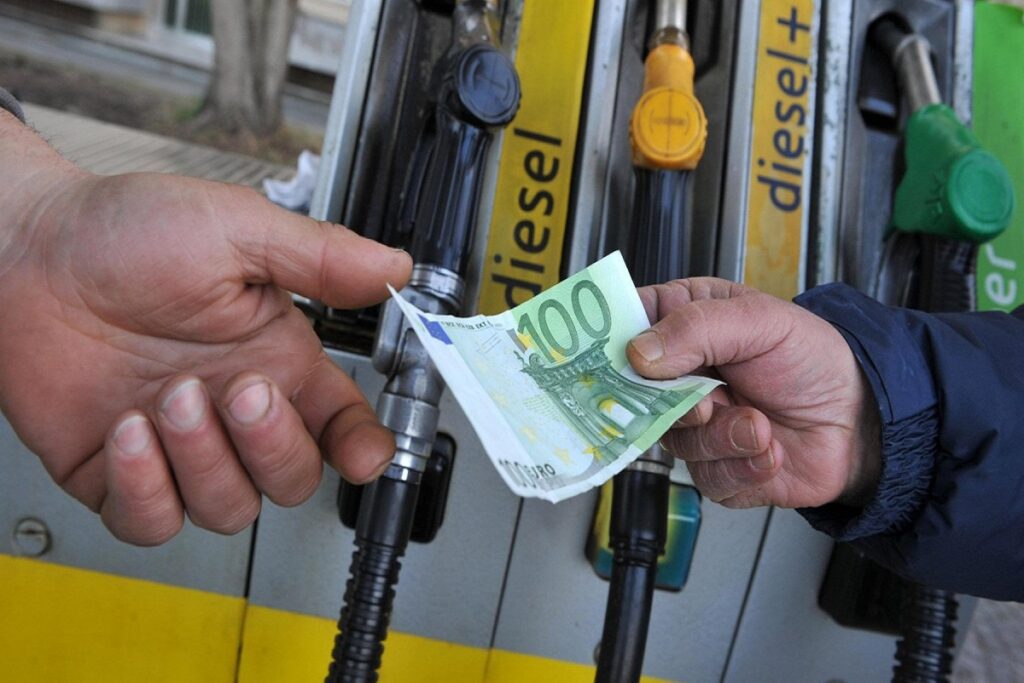 rincari delle tariffe, caro carburante