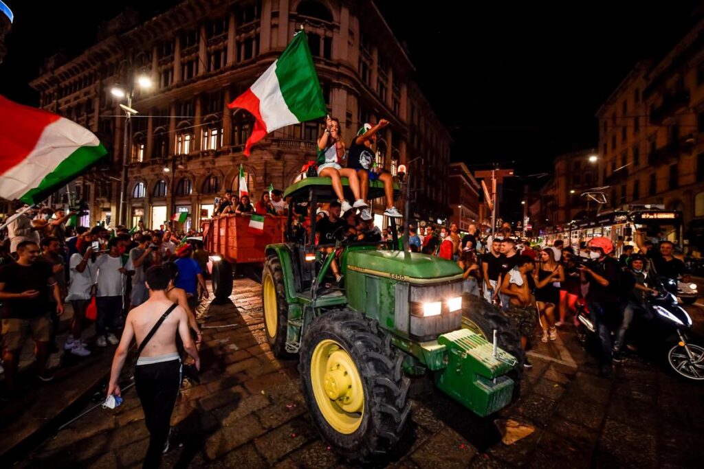 covidstrofismo, festeggiamenti dopo il trionfo dell'italia a euro 2020
