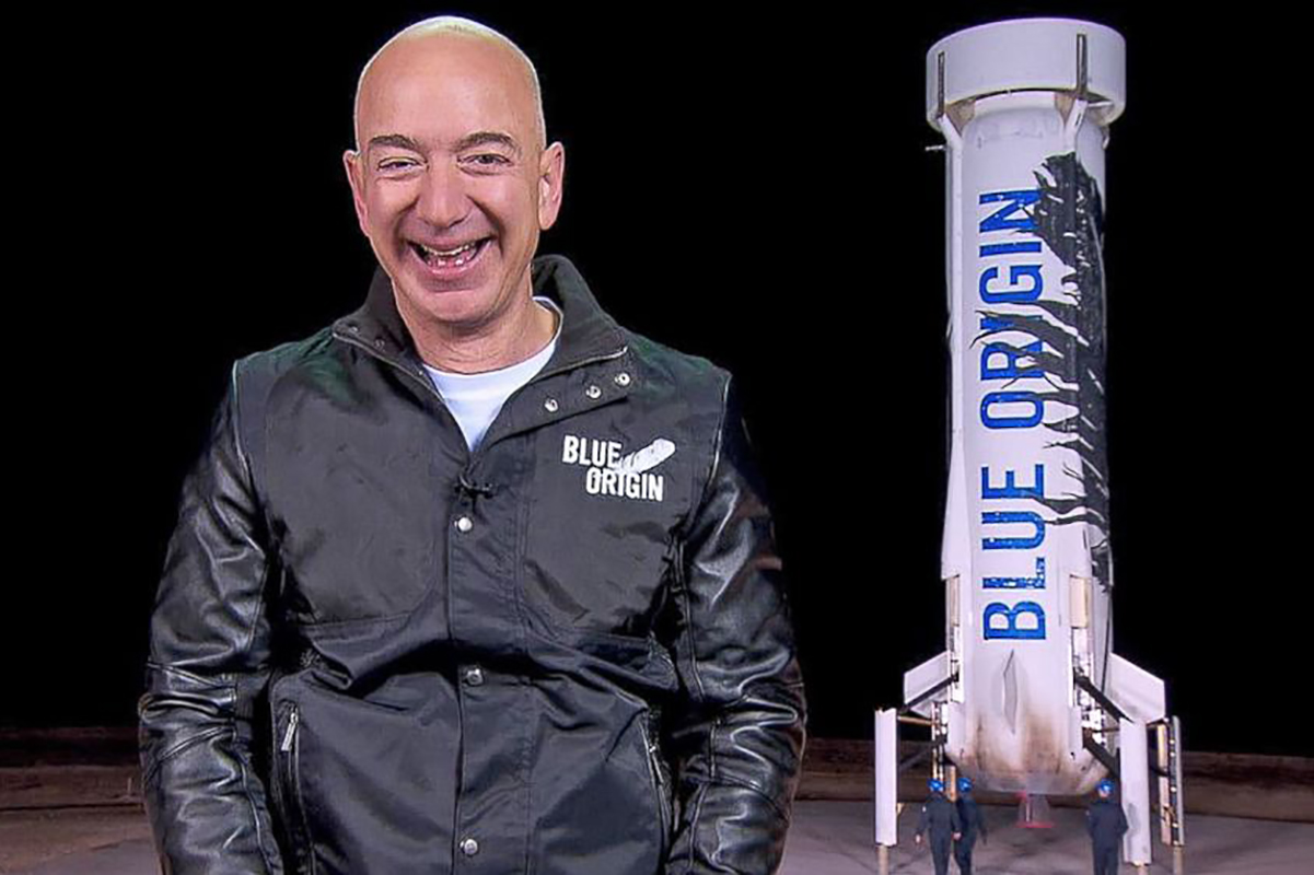 Jeff Bezos e il razzo vettore, dopo il volo nello spazio