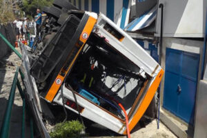 Il minibus precipitato a Capri