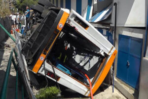 Il minibus precipitato a Capri