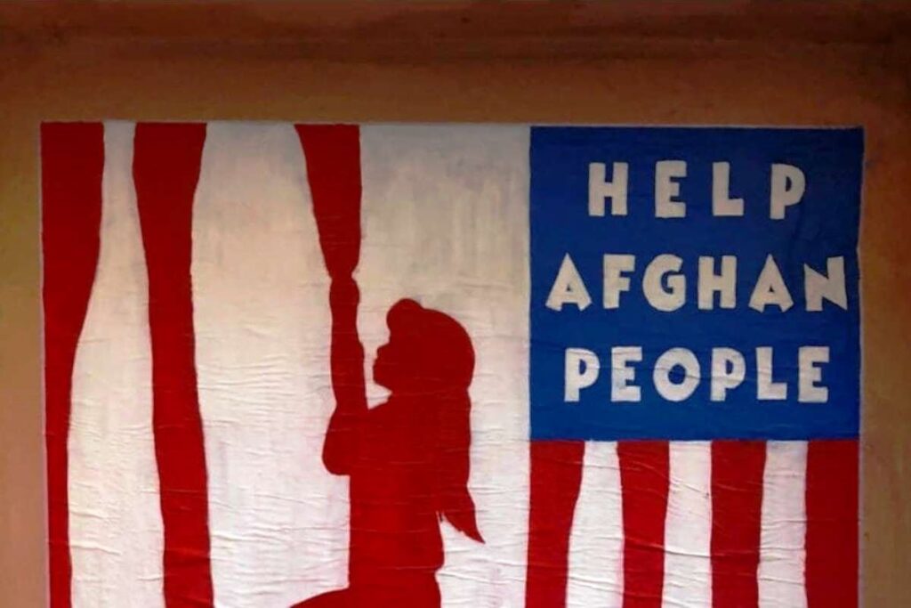 Murale bimba afgana che fugge dai talebani