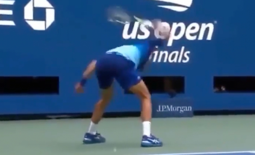 Novak Djokovic rompe racchetta agli US Open