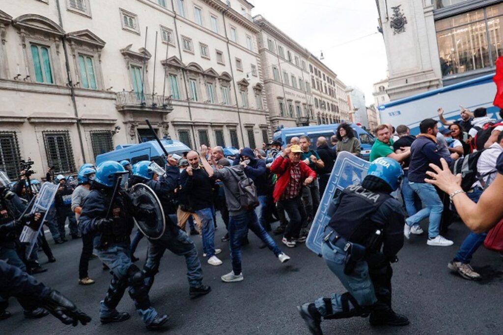 fascismo, manifestazione no green pass a roma