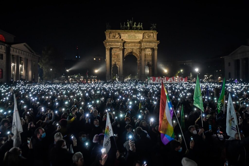 bocciatura del ddl zan, manifestazione a milano