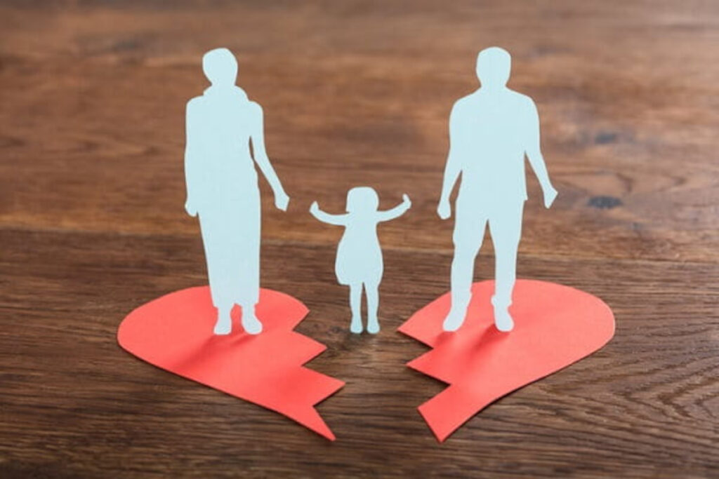 ritagli di carta, genitori divorziati e bimbo