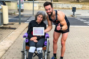 Maratona Barcellona Eric Roldan con sua madre