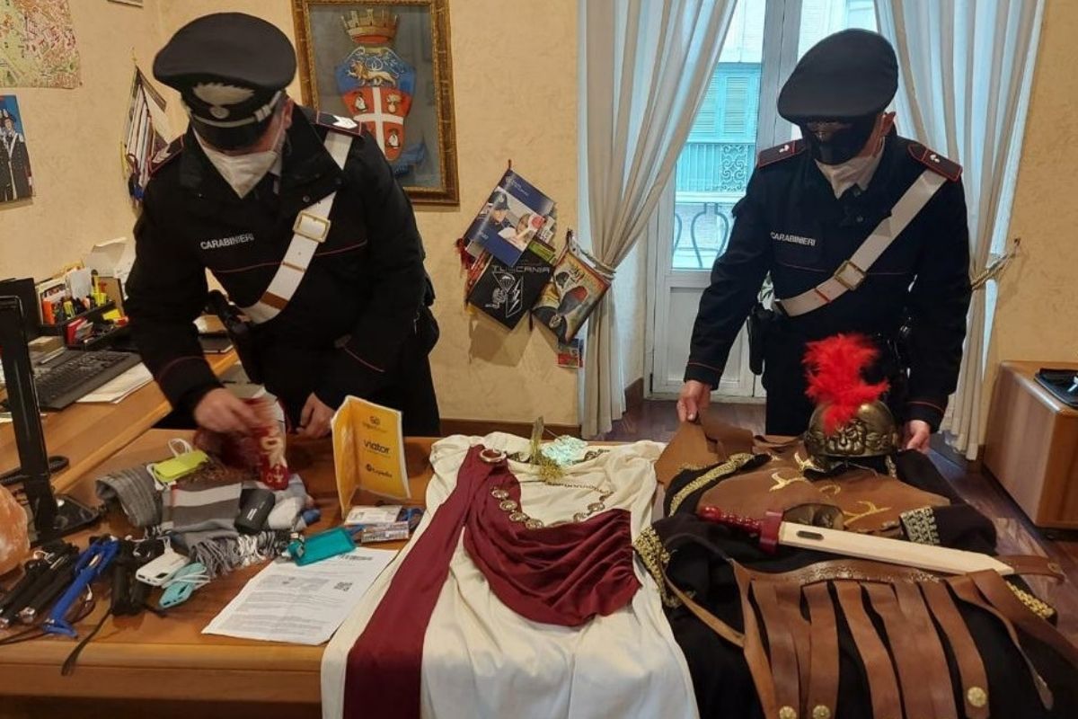 Carabinieri, materiale sequestrato
