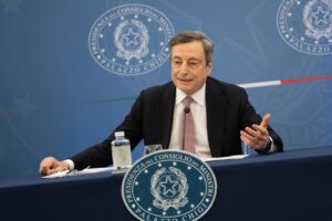 Mario Draghi a Palazzo Chigi in conferenza stampa