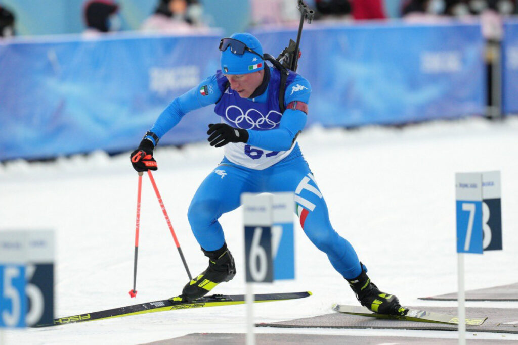 Il biathleta Lukas Hofer in azione