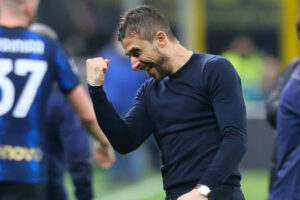 Alessio Dionisi, allenatore del Sassuolo che esulta