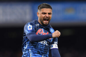 Lorenzo Insigne esulta con la maglia del Napoli