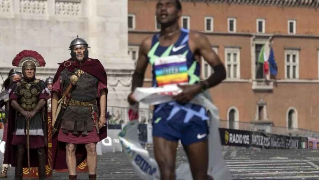 Belayneh Shimeles, l'atleta etiope durante una corsa