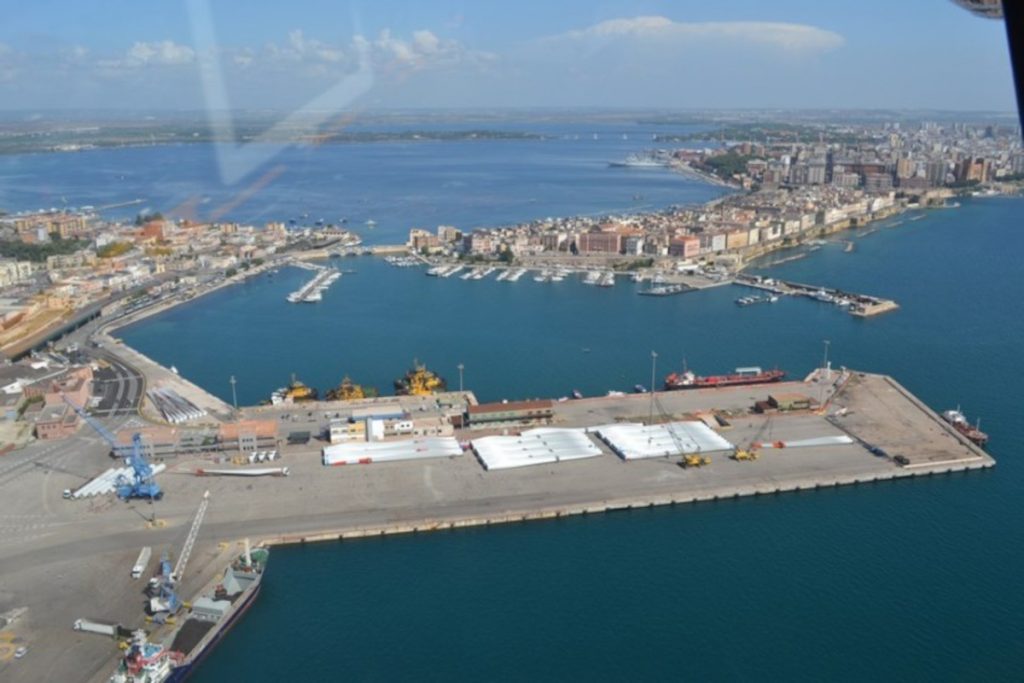 Una veduta del porto di Taranto