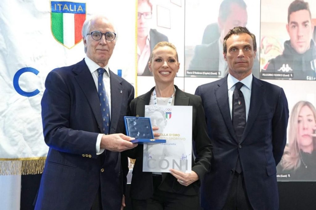 Laura Lunetta premiata da Giovanni Malagò