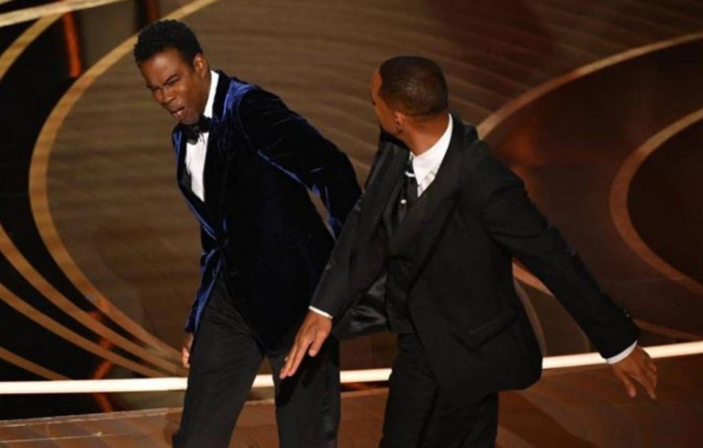 Durante la notte degli Oscar 2022 clamoro gesto dell'attore Will Smith a Chris Rock