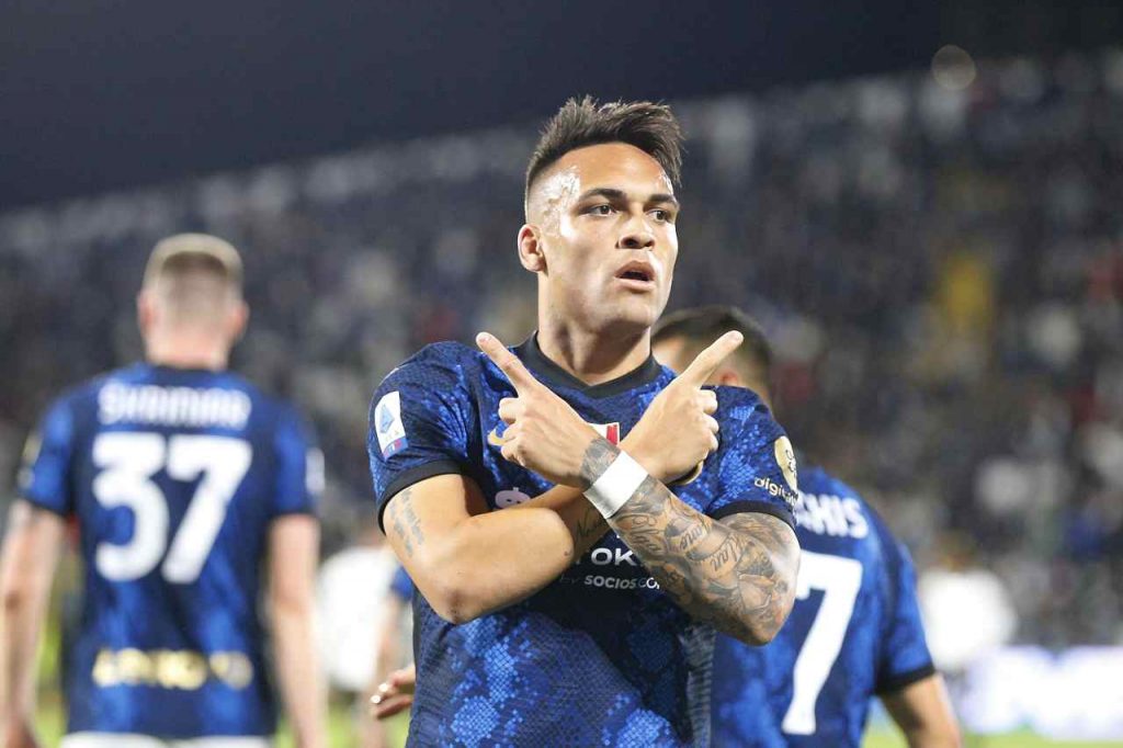 Lautaro Martinez in gol contro lo Spezia festeggia alla sua maniera