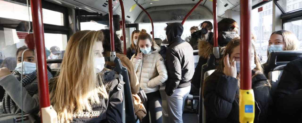 Mascherine sul bus