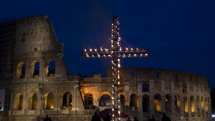 Via Crucis al Colosseo