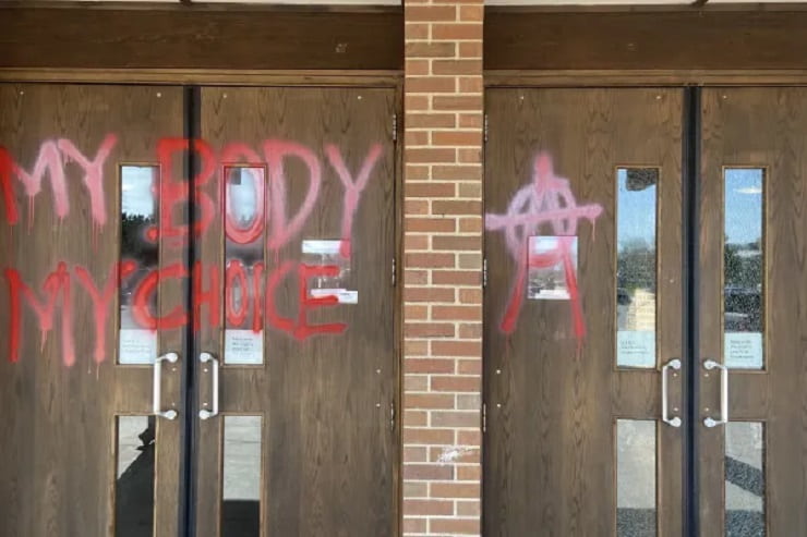 Chiesa vandalizzata in Colorado, Politically correct