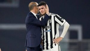 Allegri consola Morata dopo la finale di Coppa Italia