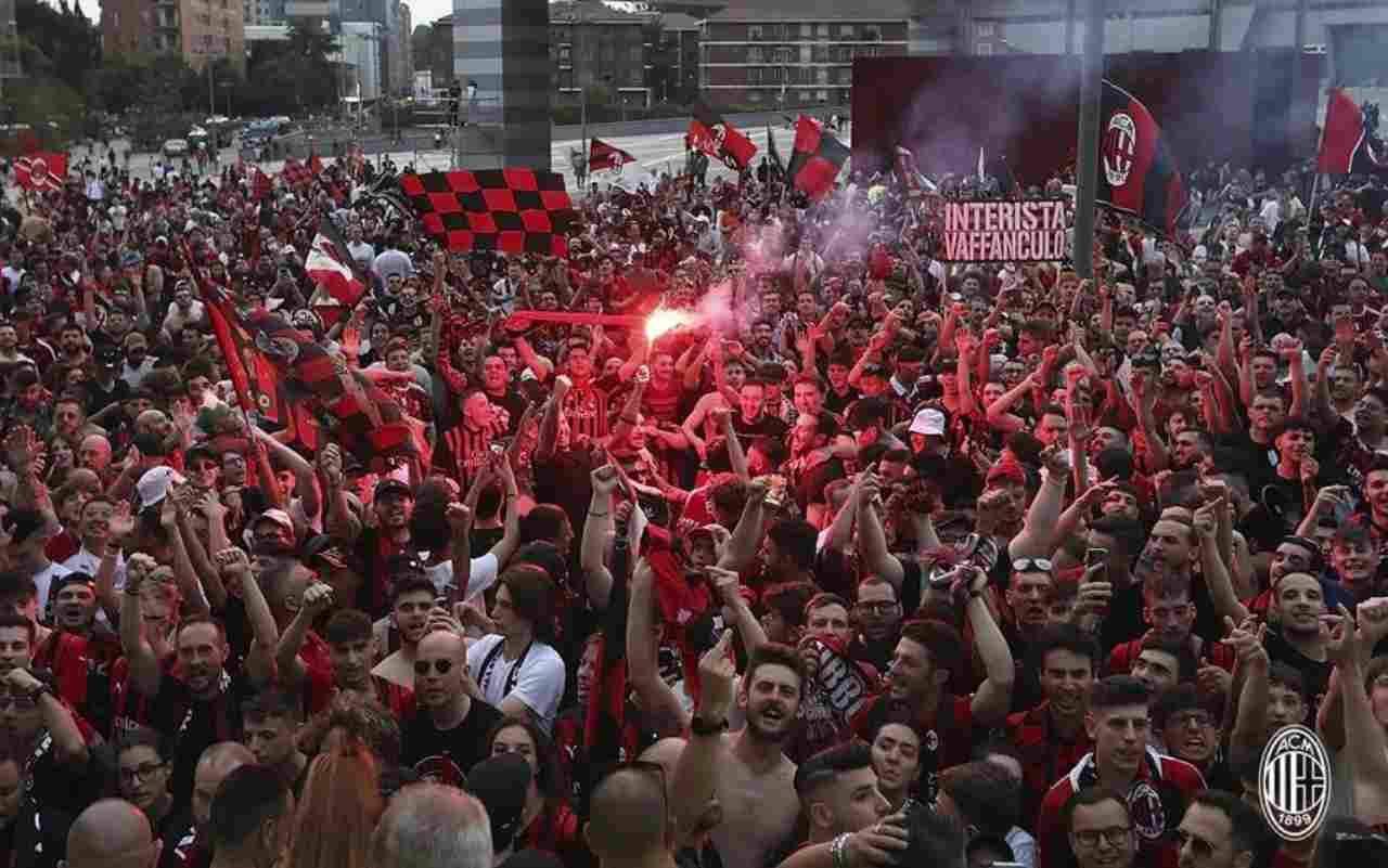 tifosi del Milan festeggiano la vittoria del Campionato di calcio