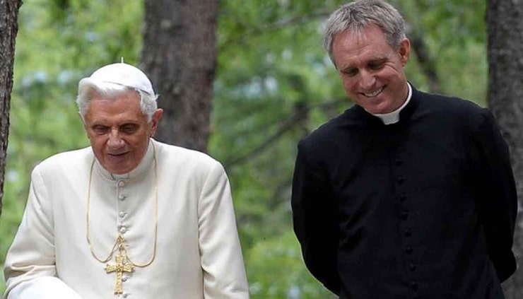 Benedetto XVI e Monsignor Georg Gänswein