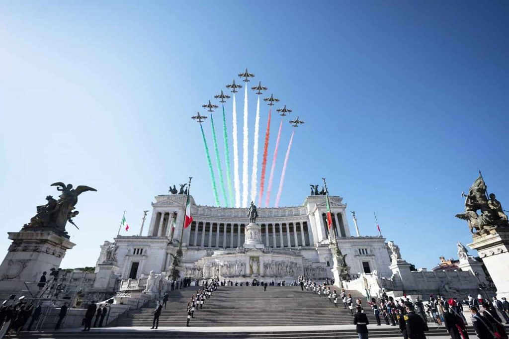 Frecce Tricolori al Vittoriano durante la Festa della Repubblica