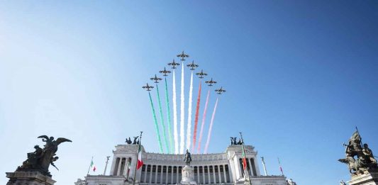 Frecce Tricolori al Vittoriano durante la Festa della Repubblica