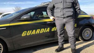 Un agente della Guardia di Finanza