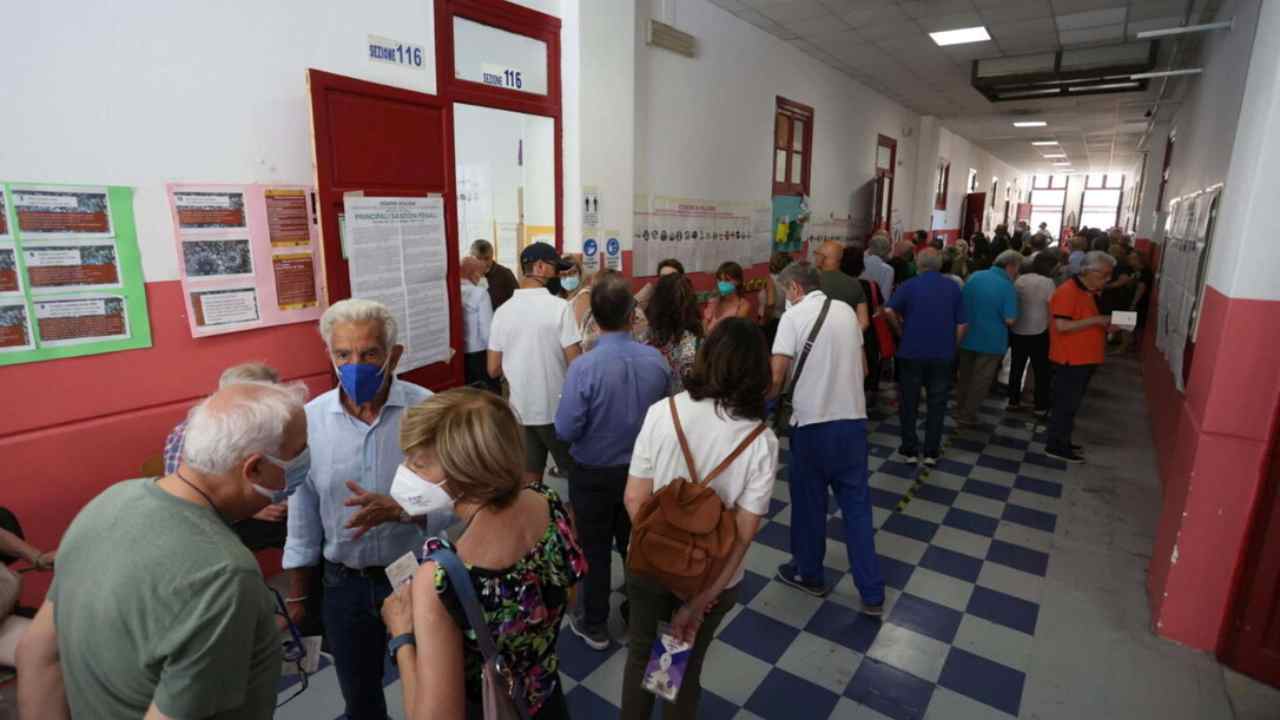 Numerose code per votare a Palermo