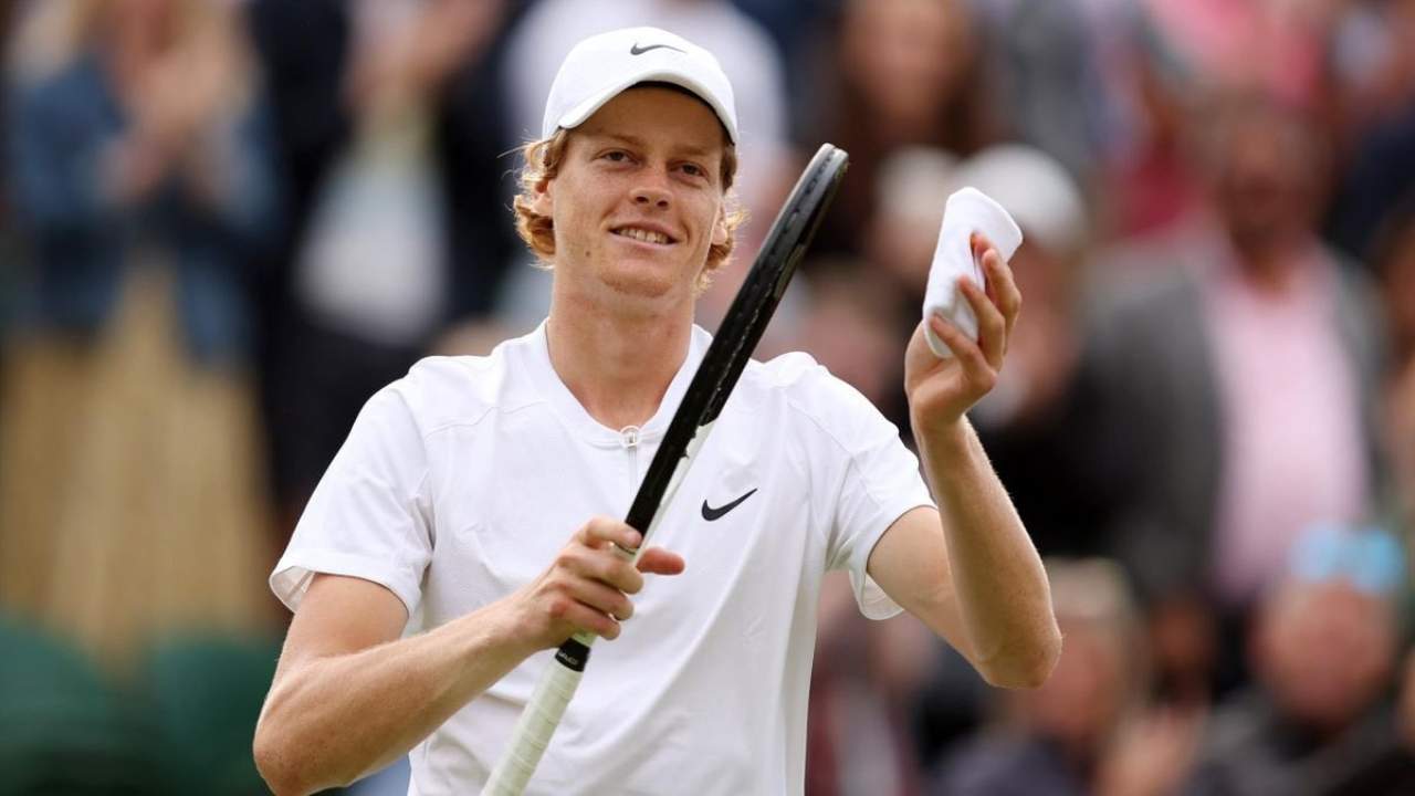Jannik Sinner sorridente a fine match