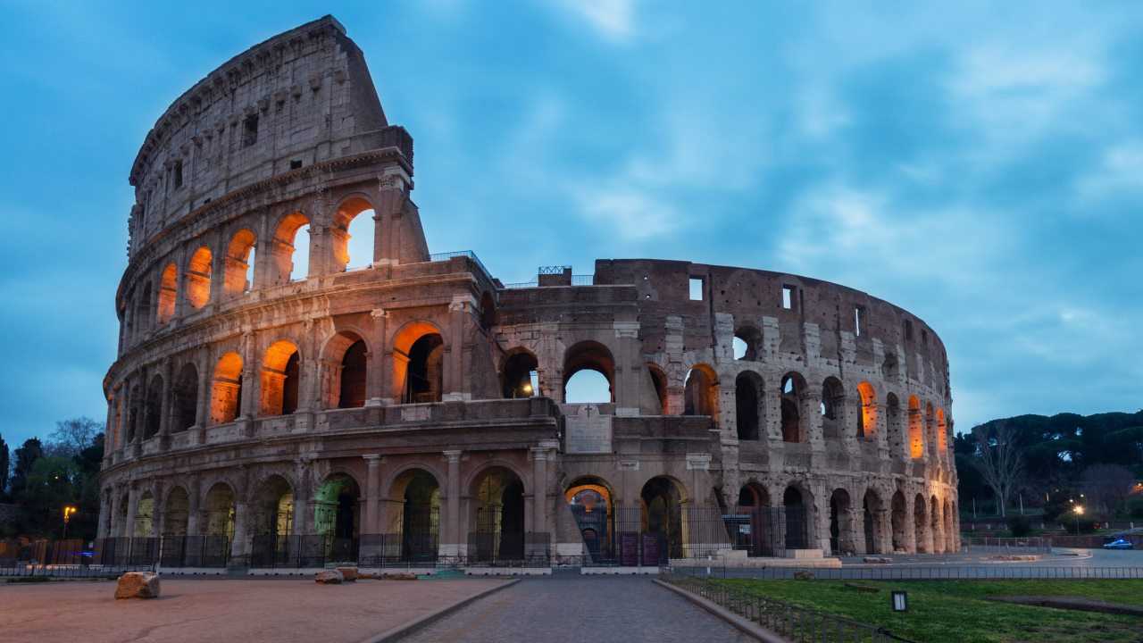 Colosseo illuminato