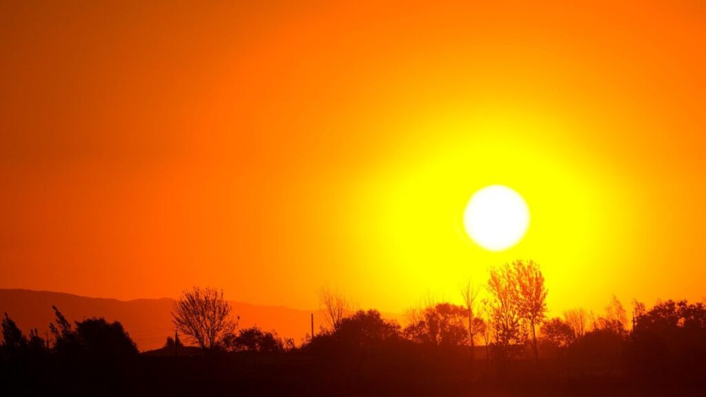 Il sole estivo al tramonto