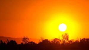 Il sole estivo al tramonto