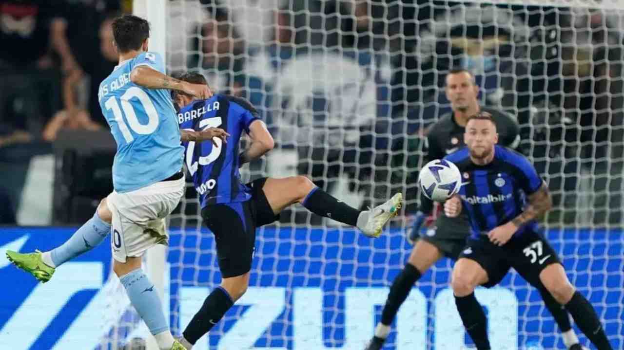 Il tiro vincente scoccato da Luis Alberto per il 2-1 della Lazio sull'Inter, terza giornata di Serie A